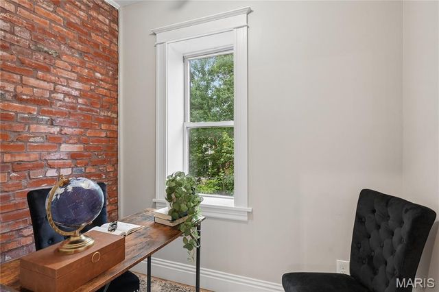 4165 Russell Boulevard, St Louis, MO 63110