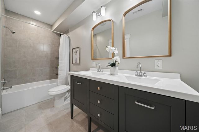4165 Russell Boulevard, St Louis, MO 63110