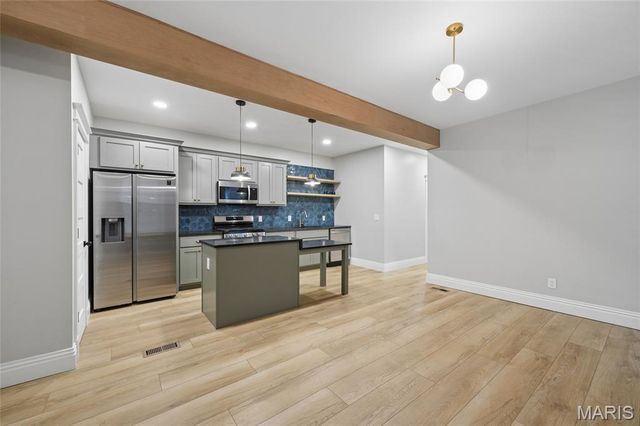 4165 Russell Boulevard, St Louis, MO 63110