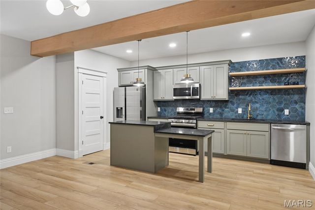 4165 Russell Boulevard, St Louis, MO 63110