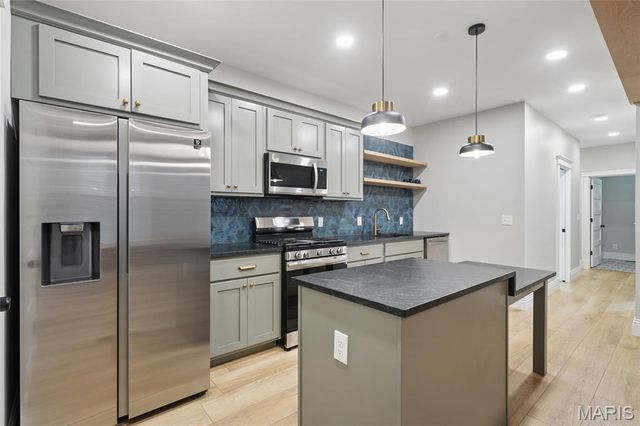 4165 Russell Boulevard, St Louis, MO 63110