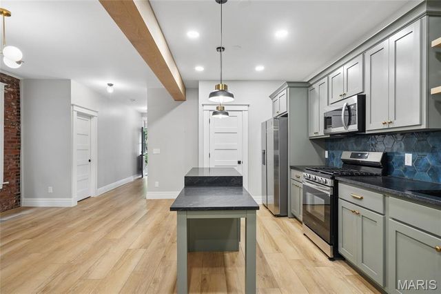4165 Russell Boulevard, St Louis, MO 63110