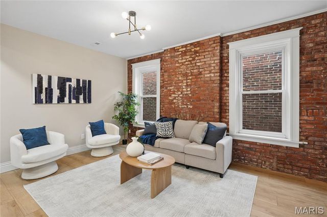 4165 Russell Boulevard, St Louis, MO 63110