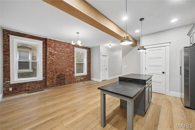 4165 Russell Boulevard, St Louis, MO 63110