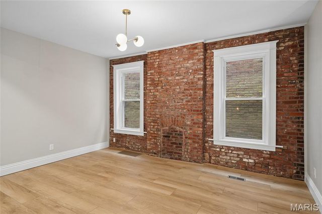 4165 Russell Boulevard, St Louis, MO 63110
