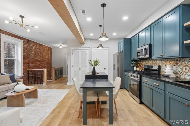 4165 Russell Boulevard, St Louis, MO 63110
