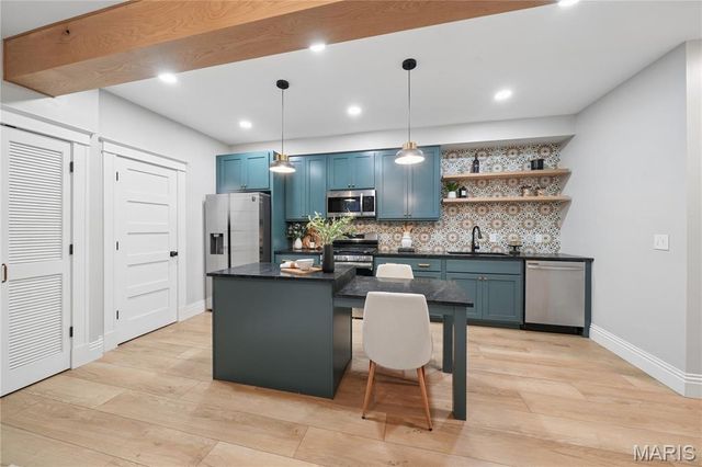 4165 Russell Boulevard, St Louis, MO 63110