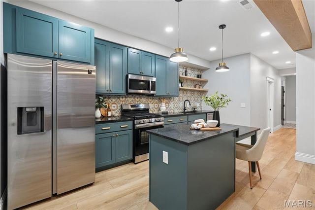 4165 Russell Boulevard, St Louis, MO 63110
