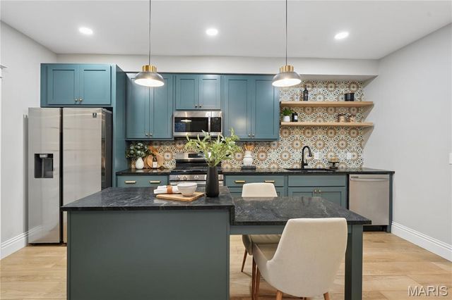 4165 Russell Boulevard, St Louis, MO 63110