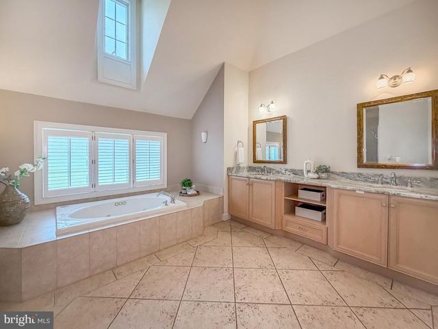 2212 CORSON LN, New Hope, PA 18938