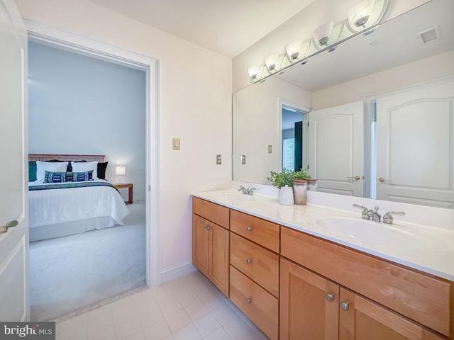 2212 CORSON LN, New Hope, PA 18938