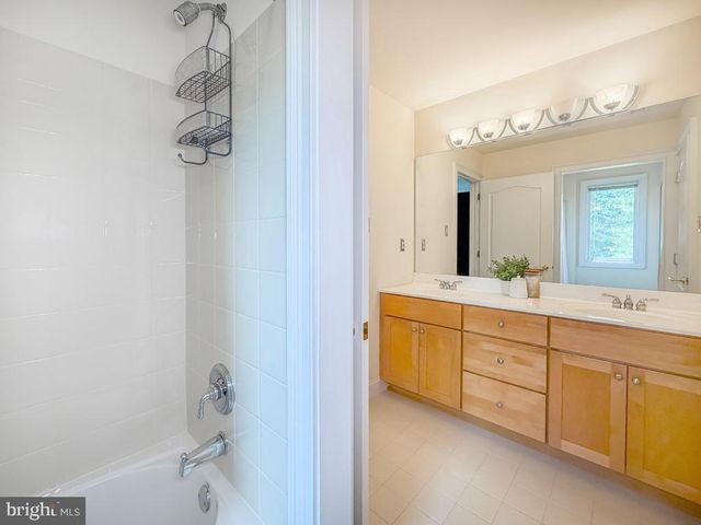 2212 CORSON LN, New Hope, PA 18938