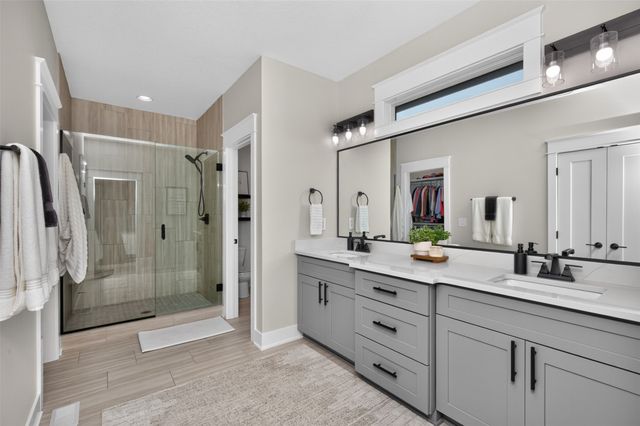 14752 Stonecrop Drive, Urbandale, IA 50323