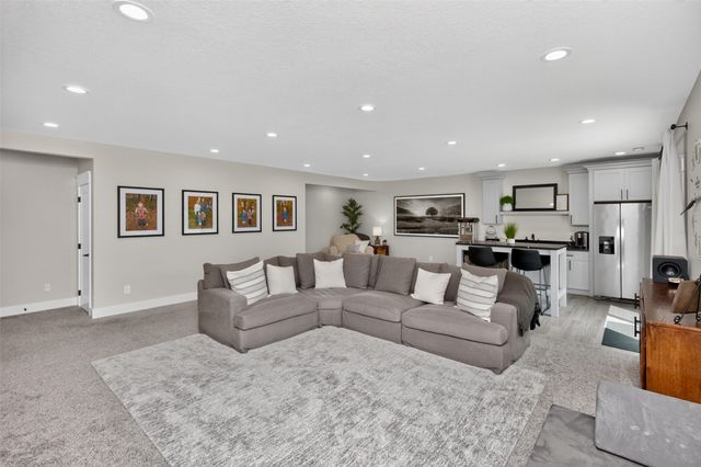 14752 Stonecrop Drive, Urbandale, IA 50323