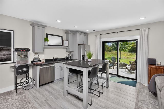 14752 Stonecrop Drive, Urbandale, IA 50323