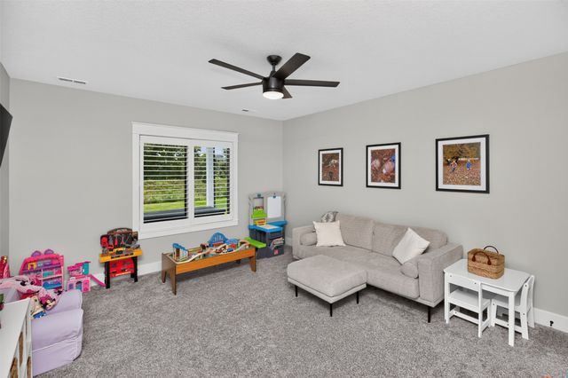 14752 Stonecrop Drive, Urbandale, IA 50323