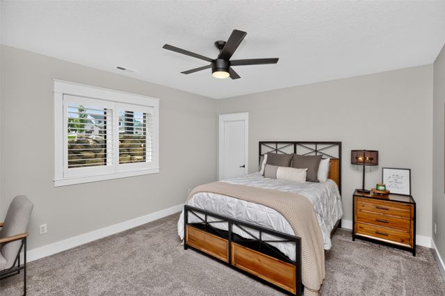14752 Stonecrop Drive, Urbandale, IA 50323