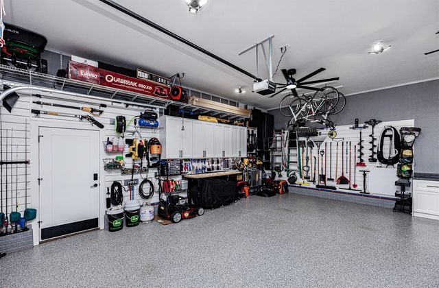 14752 Stonecrop Drive, Urbandale, IA 50323