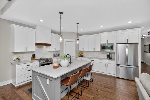 14752 Stonecrop Drive, Urbandale, IA 50323