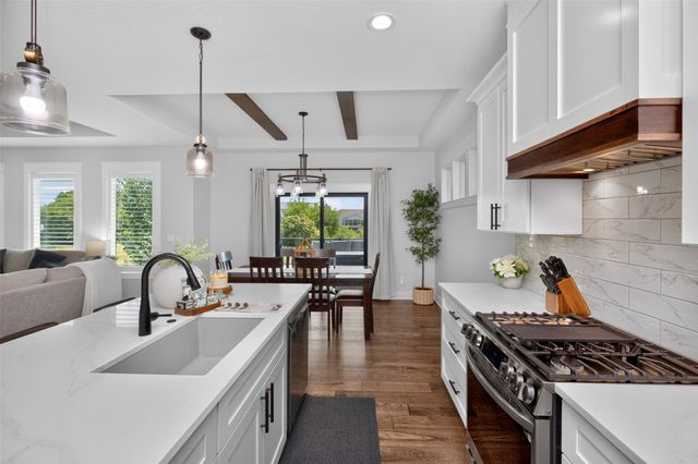 14752 Stonecrop Drive, Urbandale, IA 50323