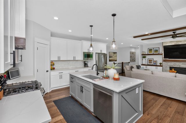 14752 Stonecrop Drive, Urbandale, IA 50323