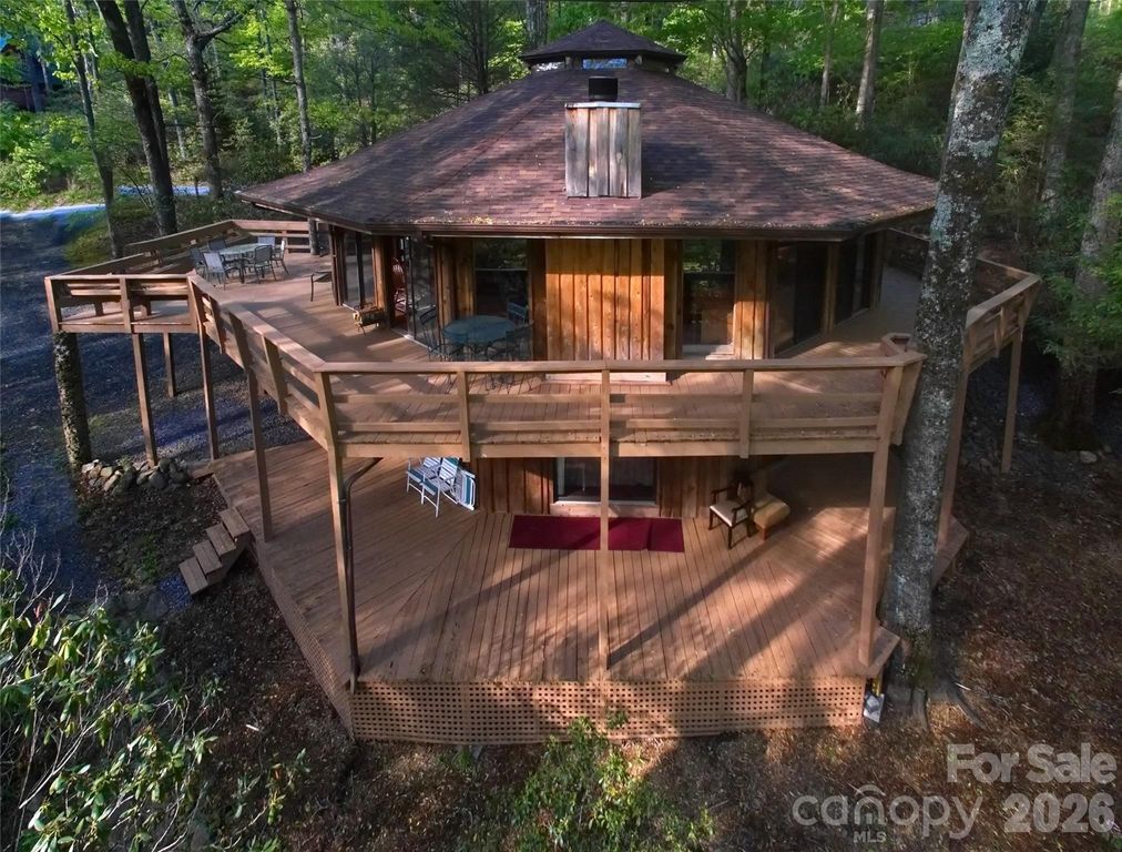 565 Winterstar Loop, Burnsville, NC 28714