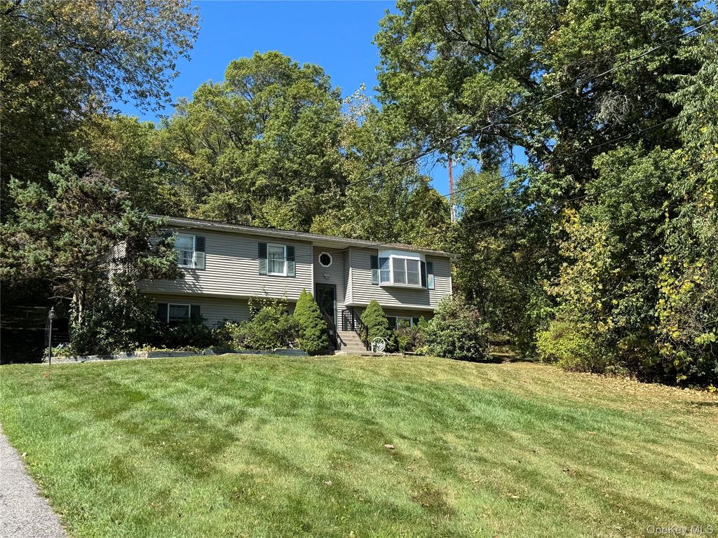 527 Toleman Road, Rock Tavern, NY 12575