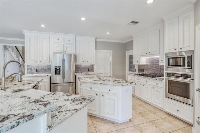 2114 Summerland Drive N, Richmond, TX 77406