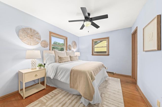 11707 W Oxford PLACE, Wauwatosa, WI 53226