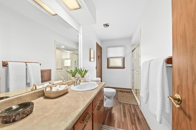 11707 W Oxford PLACE, Wauwatosa, WI 53226