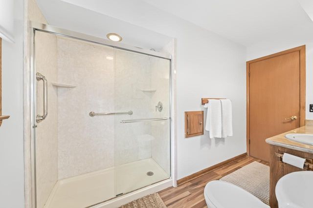 11707 W Oxford PLACE, Wauwatosa, WI 53226