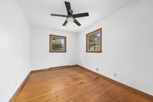 11707 W Oxford PLACE, Wauwatosa, WI 53226