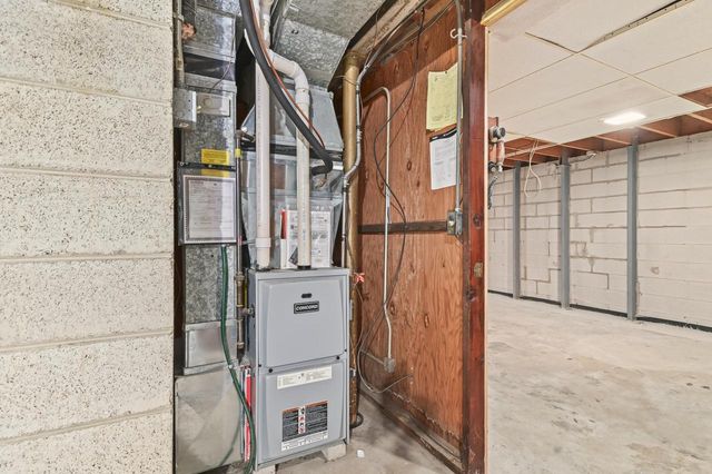 11707 W Oxford PLACE, Wauwatosa, WI 53226