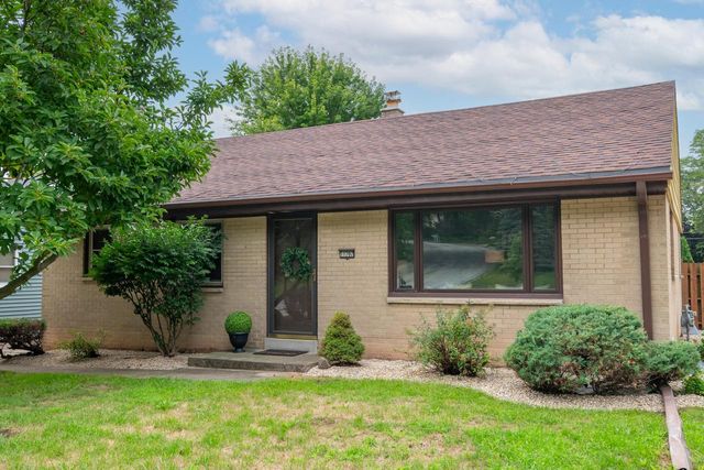 11707 W Oxford PLACE, Wauwatosa, WI 53226