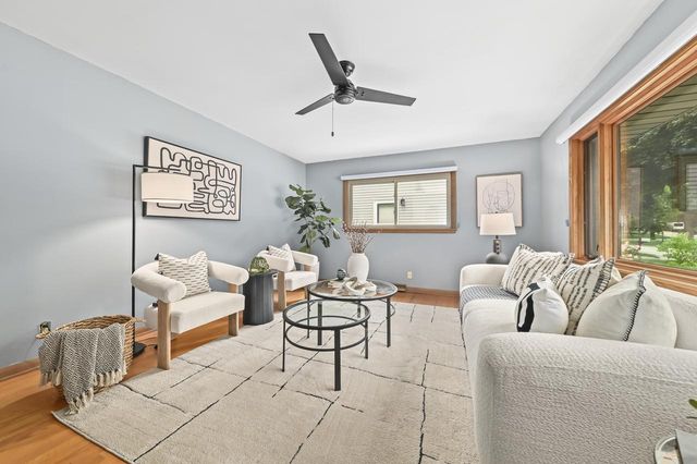 11707 W Oxford PLACE, Wauwatosa, WI 53226