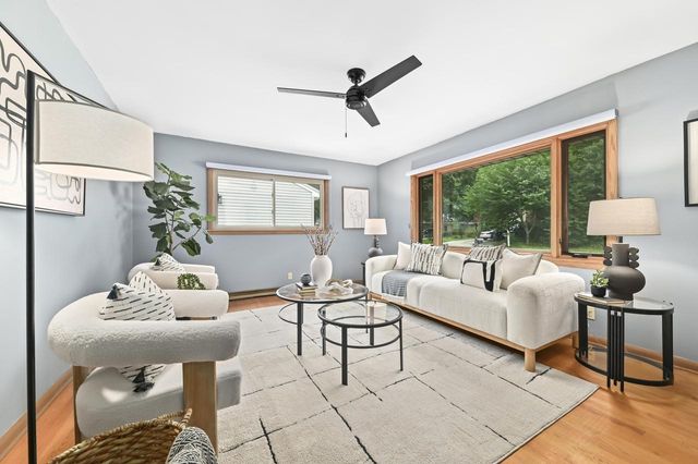 11707 W Oxford PLACE, Wauwatosa, WI 53226