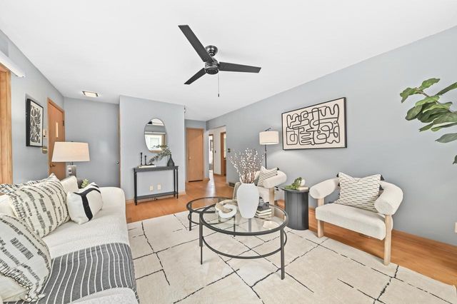 11707 W Oxford PLACE, Wauwatosa, WI 53226