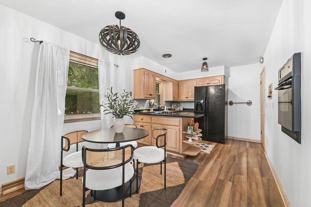 11707 W Oxford PLACE, Wauwatosa, WI 53226