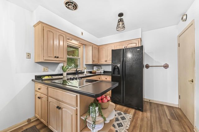 11707 W Oxford PLACE, Wauwatosa, WI 53226