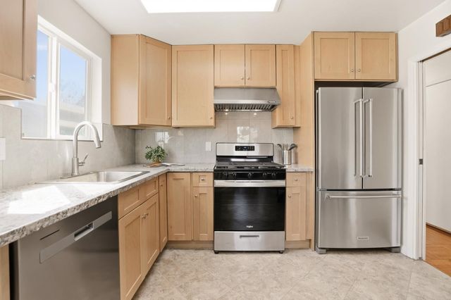 318 Saint Francis Boulevard, Daly City, CA 94015