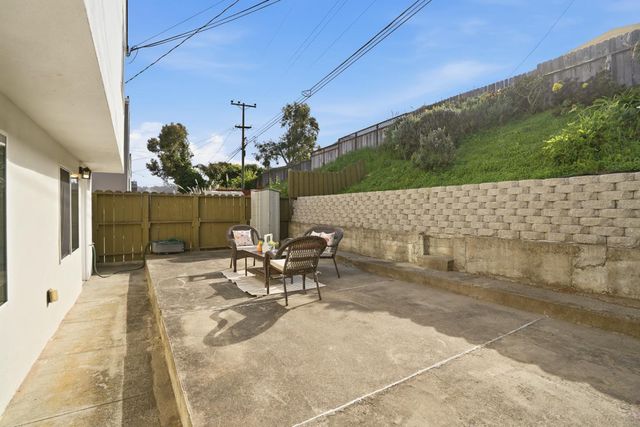 318 Saint Francis Boulevard, Daly City, CA 94015