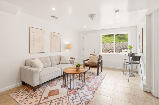 318 Saint Francis Boulevard, Daly City, CA 94015