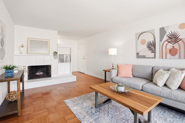 318 Saint Francis Boulevard, Daly City, CA 94015