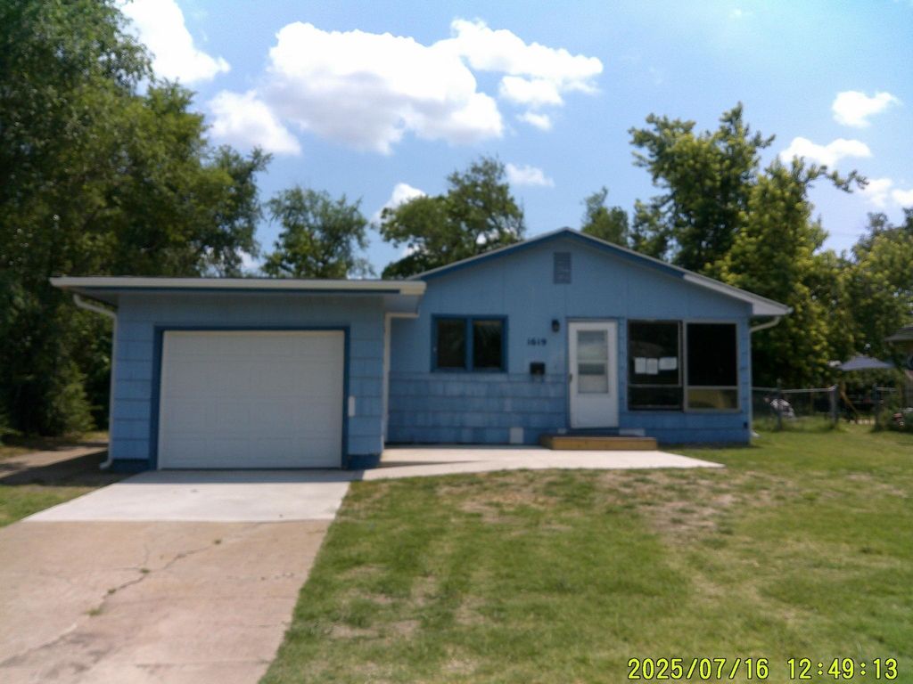 1619 Cloud Circle, Salina, KS 67401