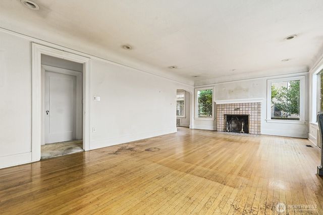 1142 N 77th Street, Seattle, WA 98103