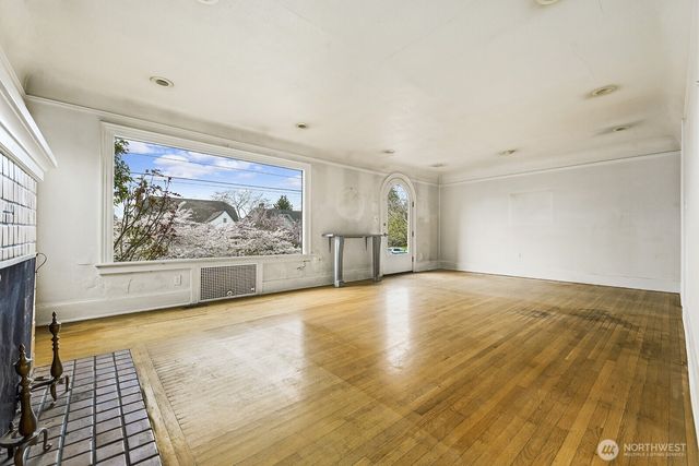 1142 N 77th Street, Seattle, WA 98103