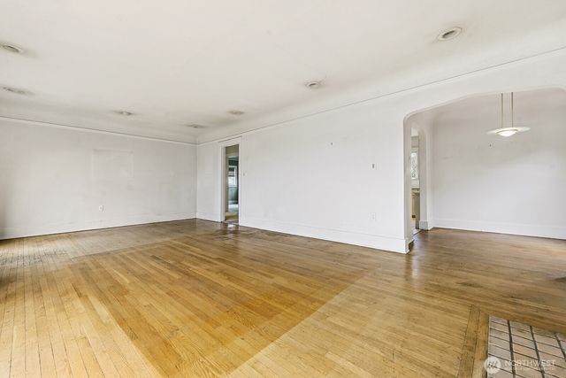 1142 N 77th Street, Seattle, WA 98103