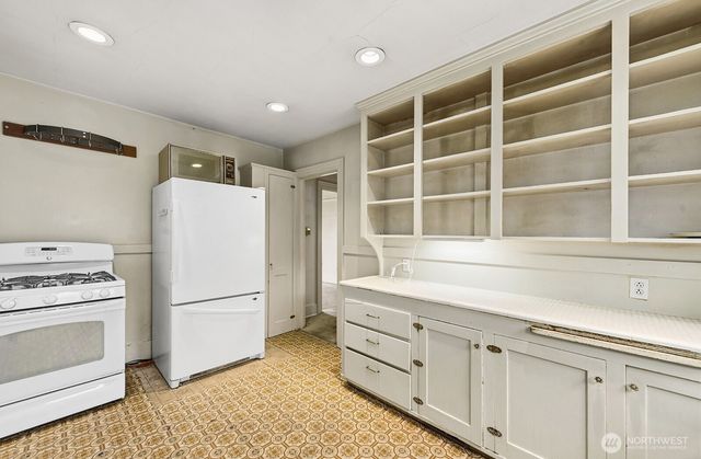 1142 N 77th Street, Seattle, WA 98103