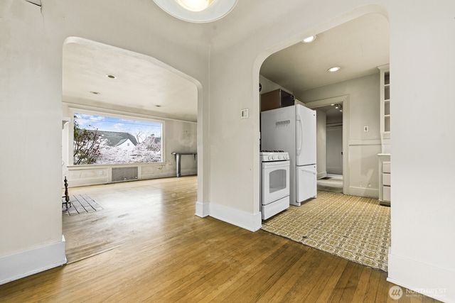 1142 N 77th Street, Seattle, WA 98103