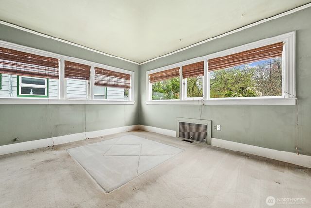 1142 N 77th Street, Seattle, WA 98103